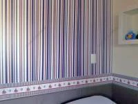 Papel de parede listrado vermelho preto e branco horizontal 583-1013