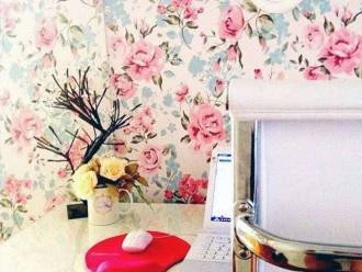Papel de parede floral de rosas suaves