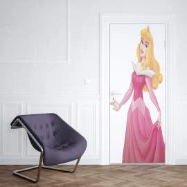 Adesivo de porta com princesa.