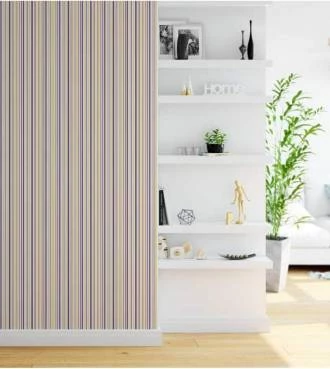Papel de parede listrado em tons de lilás para meninas