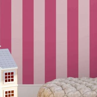 Papel de parede listrado cor de rosa suave e rosa choque