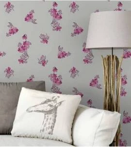 Papel de parede floral com fundo cinza claro galhos na cor bordo e flores em tons de rosa - Encanto 25