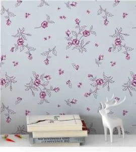 Papel de parede floral com fundo cinza claro flores em bordo e rosa com galhos em tons de roxo - Encanto 14