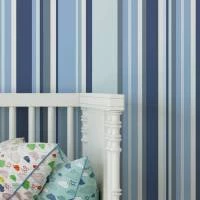 Papel meia parede listrado em tons de azul e branco 1055-5631