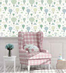 Papel de parede infantil com balões e nuvens